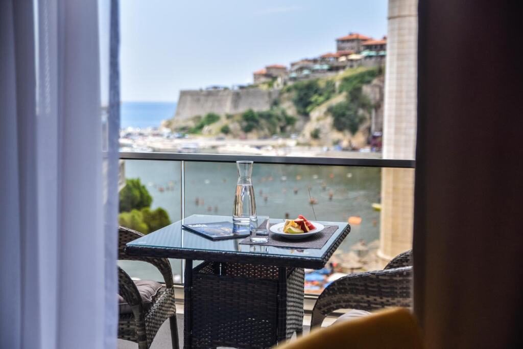 Balcony table with a view over the bay and Ulcinj Old Town